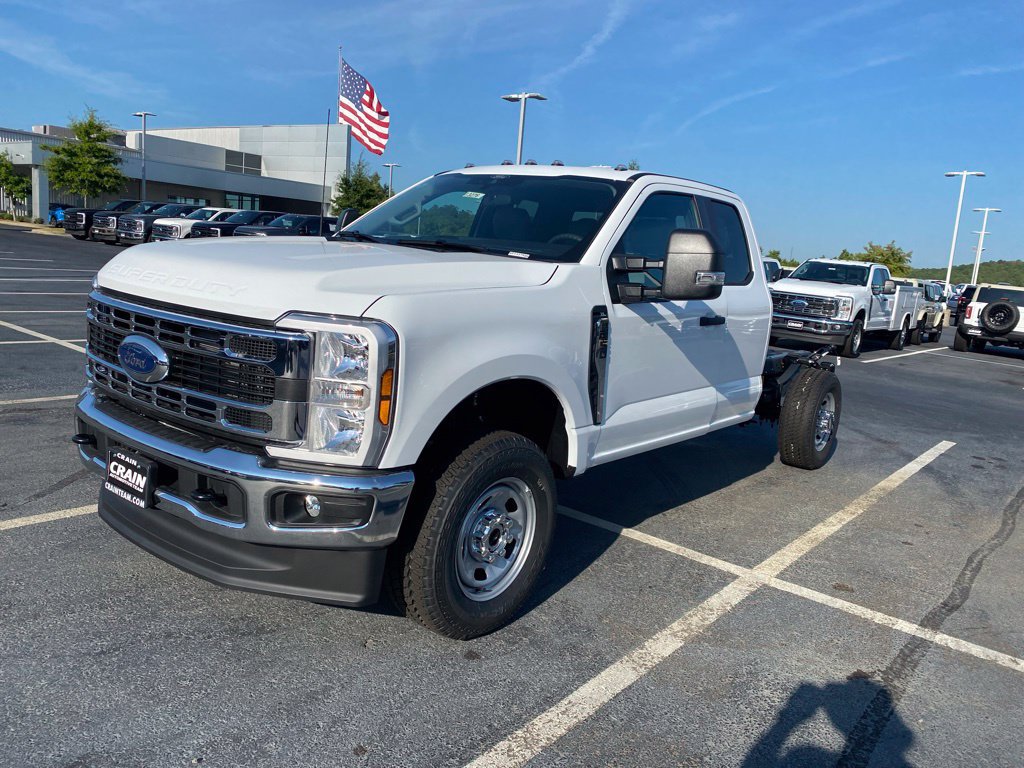 New 2026 Ford F350 XL w/ XL Chrome Package AWD/4WD image 3