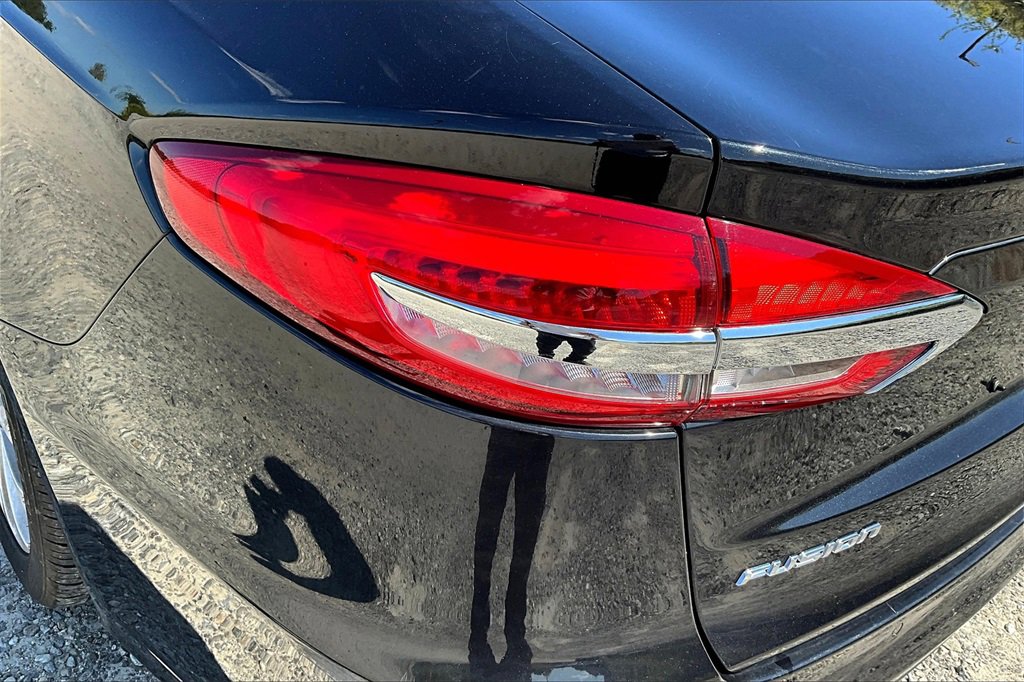 Used 2020 Ford Fusion SE w/ Fleet SE Value Package image 24