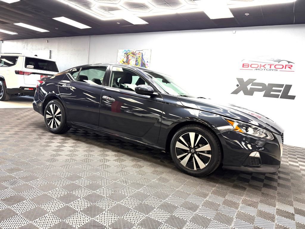 Used 2022 Nissan Altima 2.5 SV FWD image 2