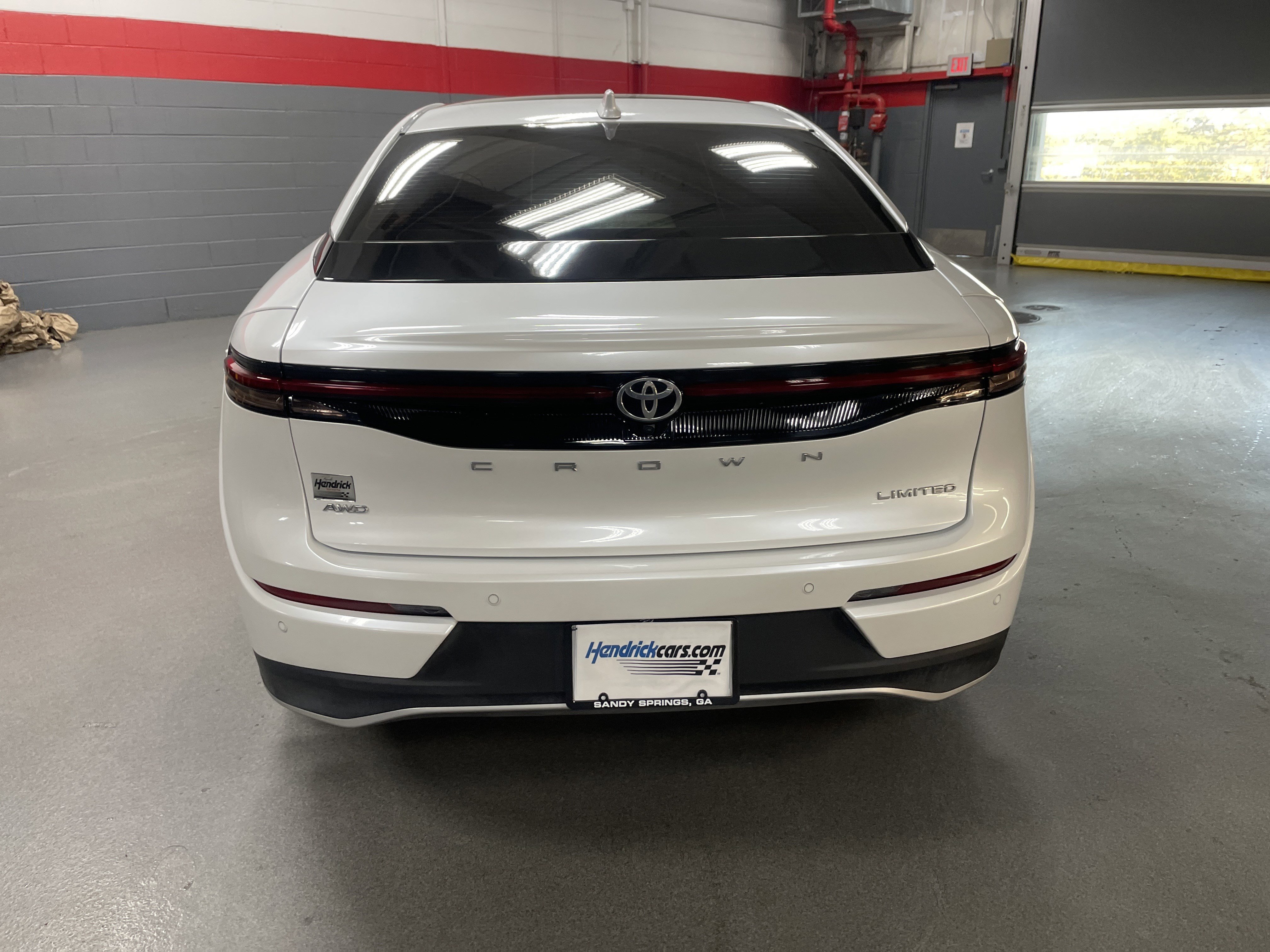 Used 2023 Toyota Crown Limited image 9