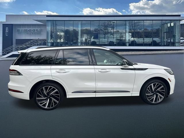 New 2026 Lincoln Aviator Black Label w/ Jet Appearance Package AWD/4WD image 9