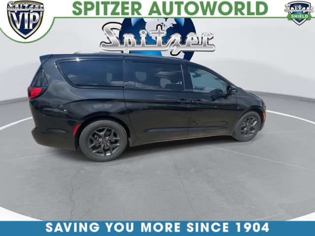 Used 2018 Chrysler Pacifica Limited w/ S Appearance Package FWD image 10