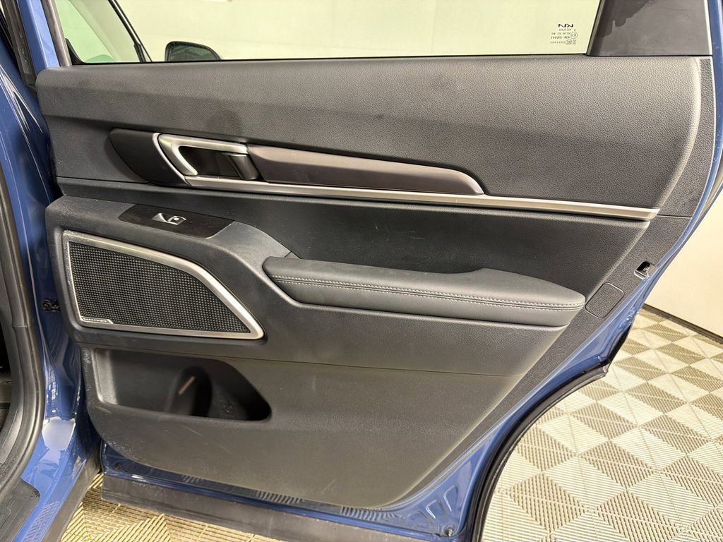 Used 2025 Kia Telluride S image 18