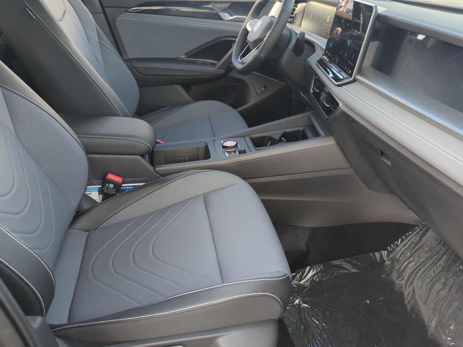New 2026 Volkswagen Tiguan SE R-Line FWD image 18