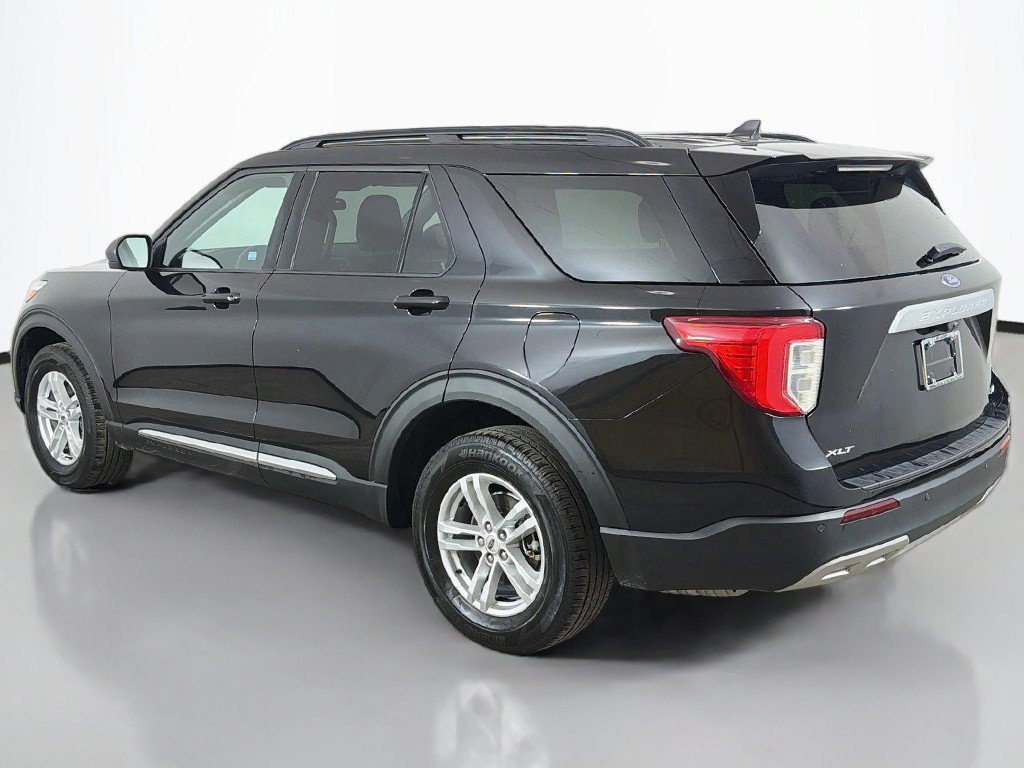 Used 2024 Ford Explorer XLT w/ Equipment Group 202A AWD/4WD image 9
