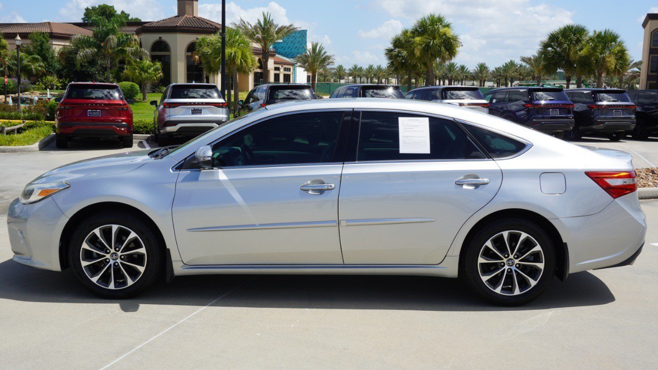Used 2018 Toyota Avalon XLE Premium FWD image 5