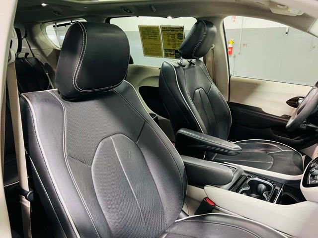 Used 2023 Chrysler Pacifica Limited image 34