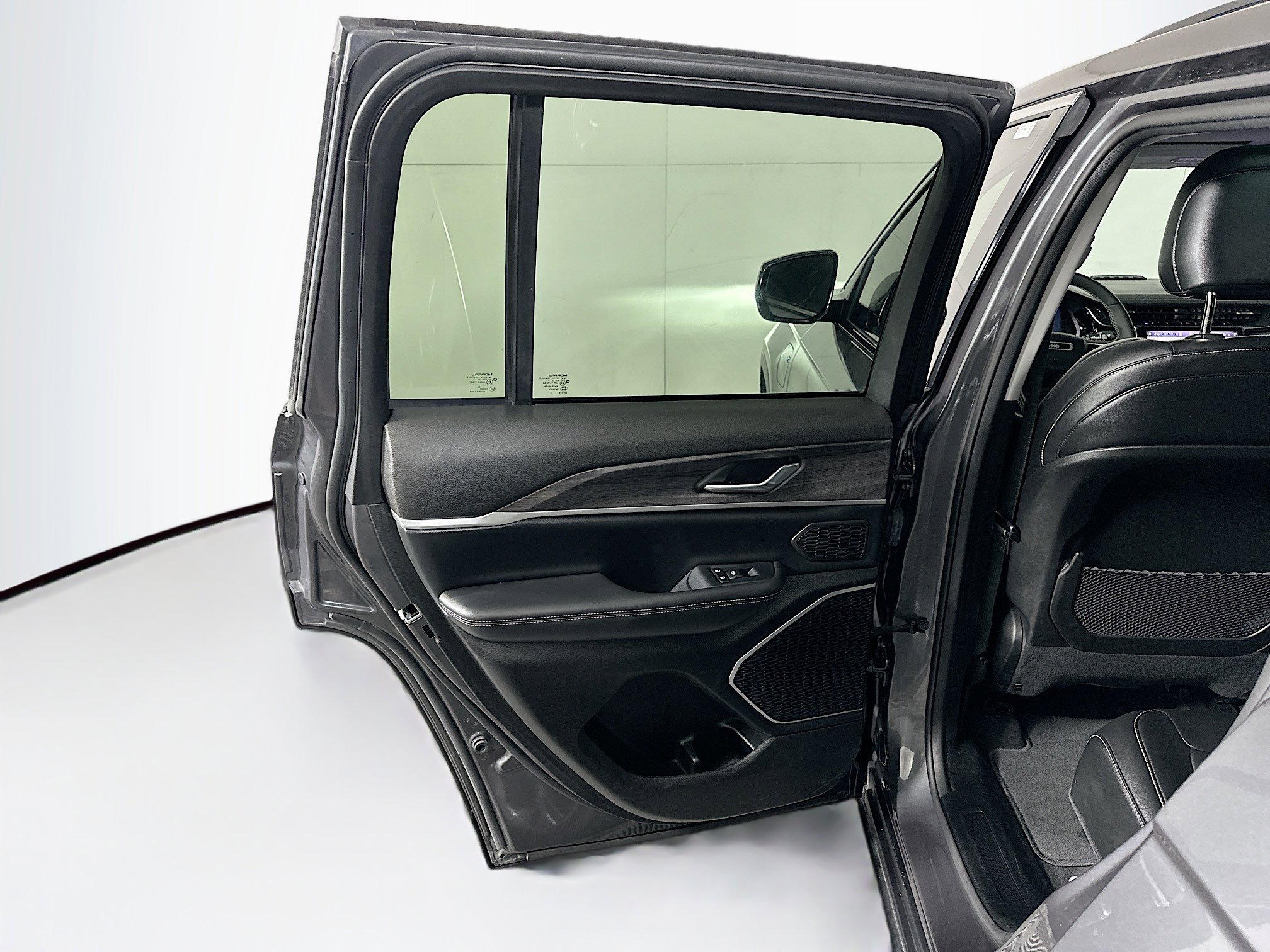 Used 2022 Jeep Grand Cherokee Limited 4xe image 28