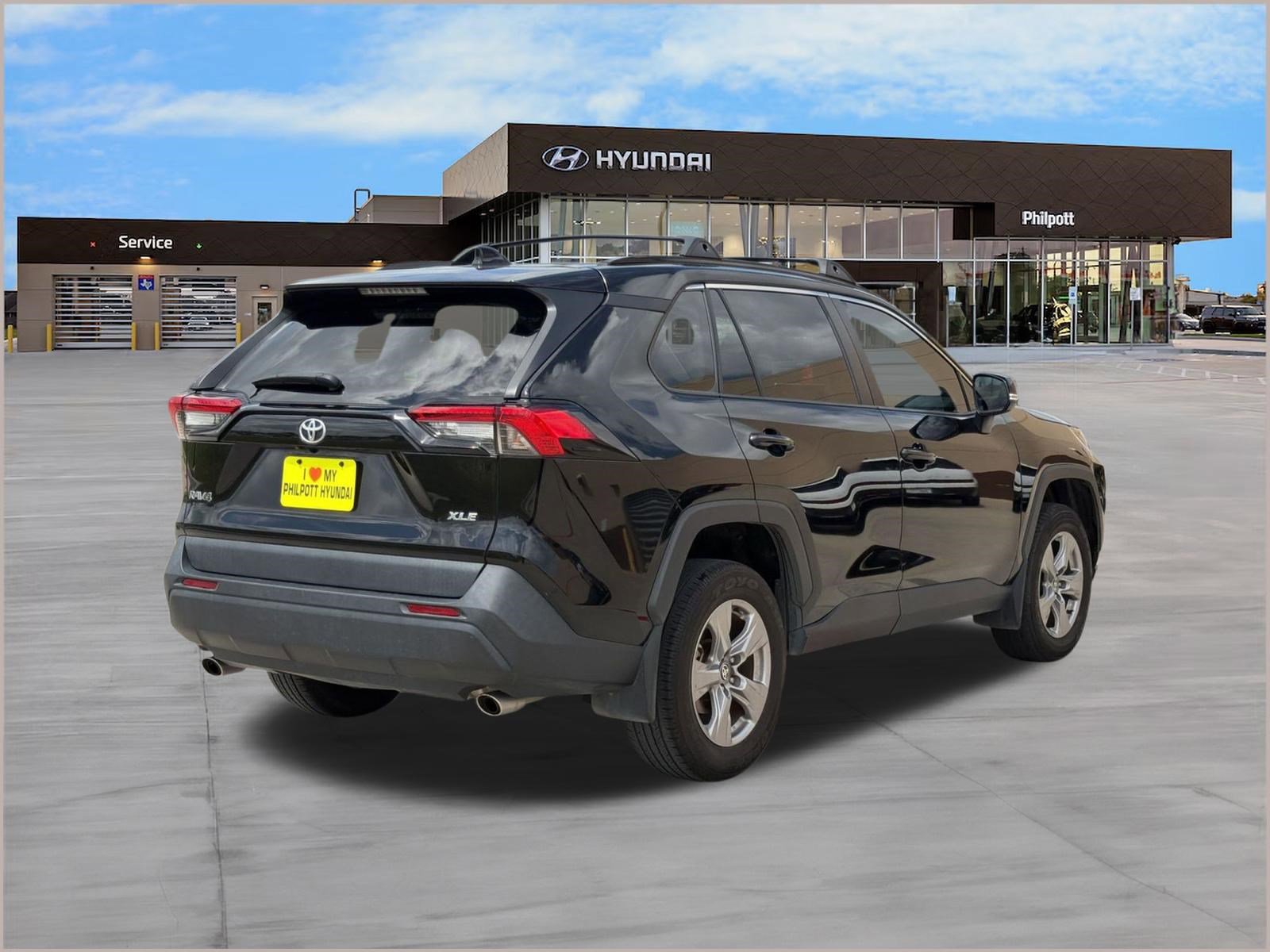 Used 2024 Toyota RAV4 XLE w/ Convenience Package image 9