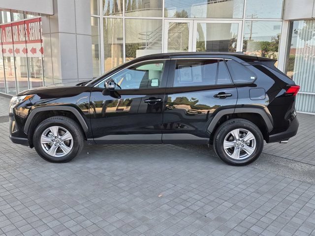 Used 2025 Toyota RAV4 XLE FWD image 12