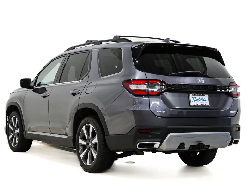 Used 2025 Honda Pilot Touring image 9