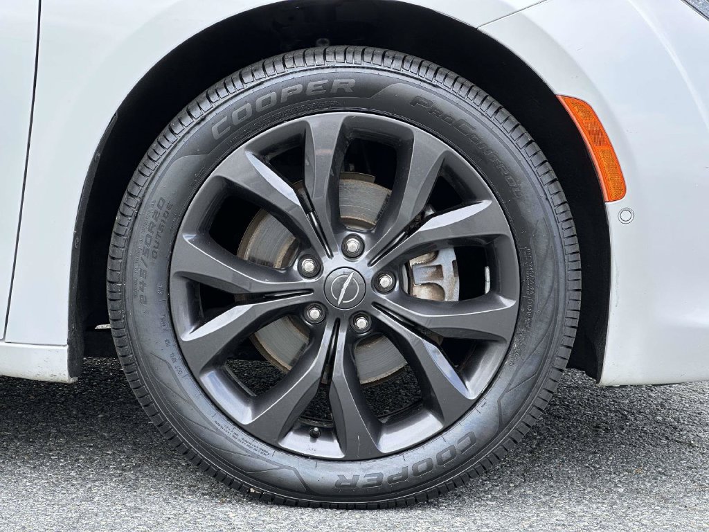 Used 2019 Chrysler Pacifica Touring-L w/ Advanced Safetytec Group FWD image 8
