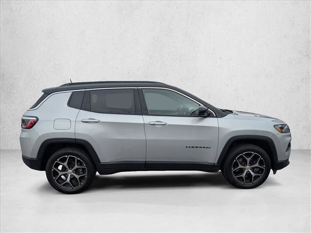 Used 2024 Jeep Compass Limited image 4