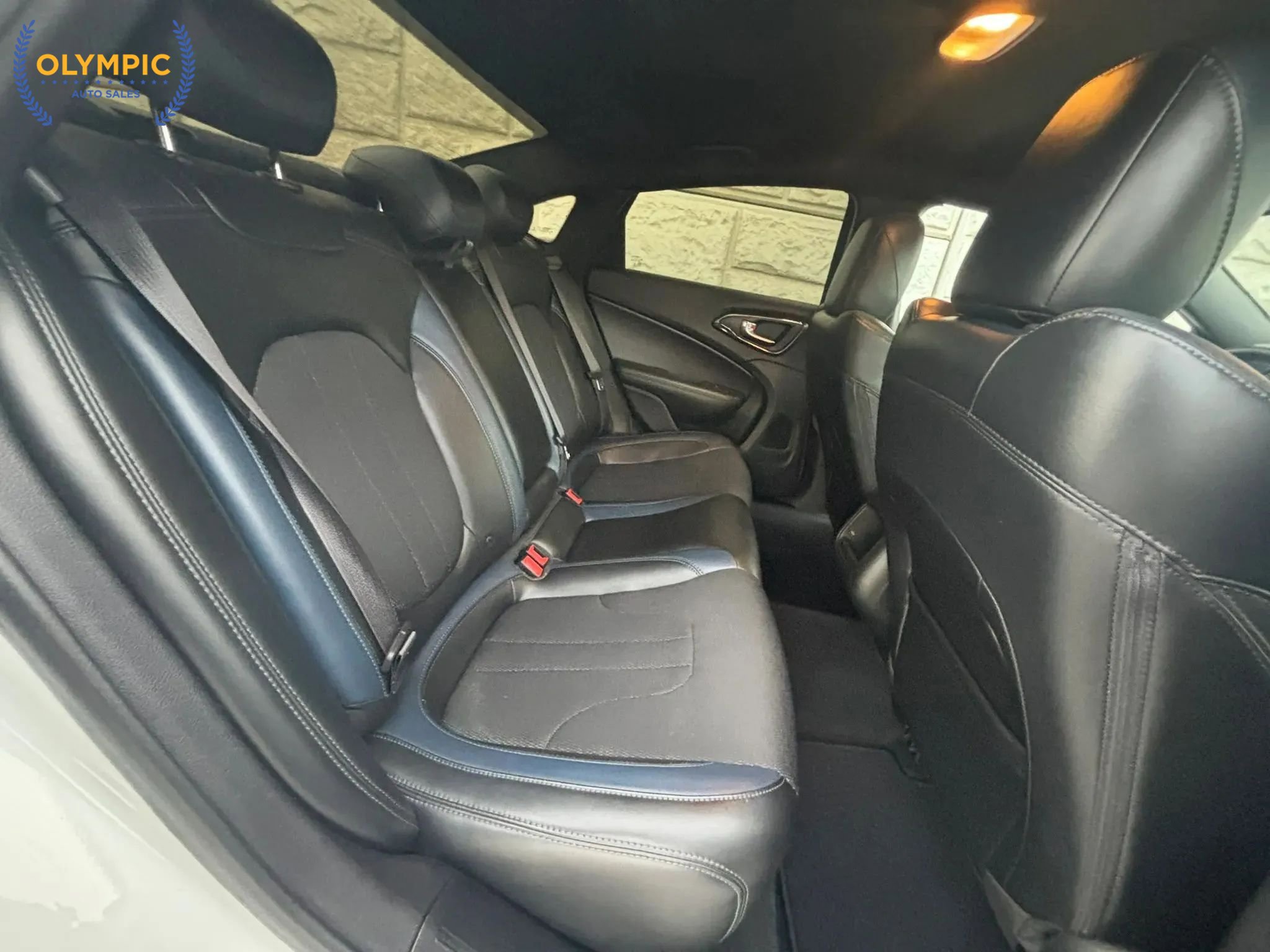 Used 2015 Chrysler 200 S FWD image 39