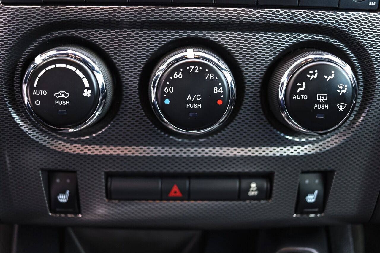 Used 2013 Dodge Challenger R/T Plus RWD image 18
