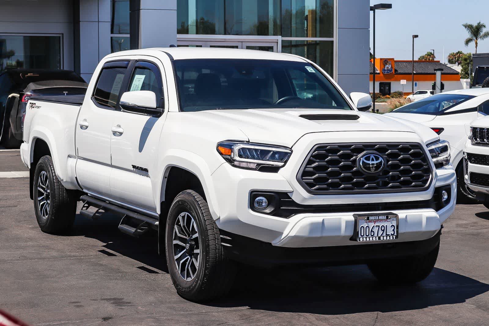 Used 2022 Toyota Tacoma TRD Sport w/ Technology Package RWD image 3