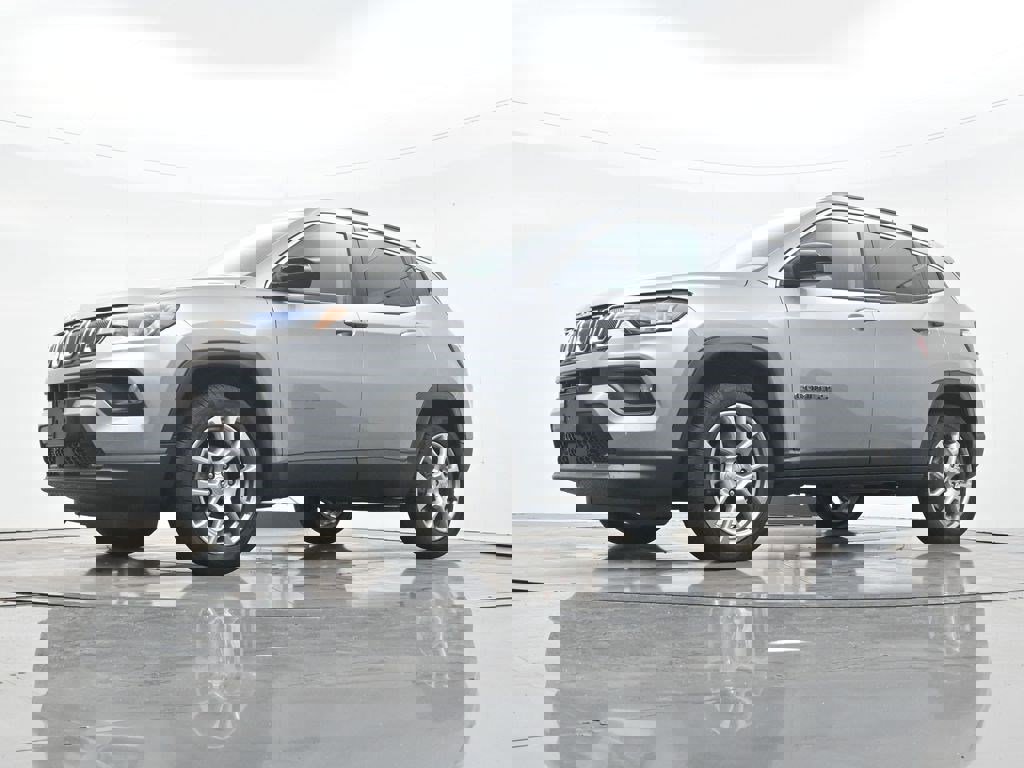 Used 2022 Jeep Compass Latitude image 24