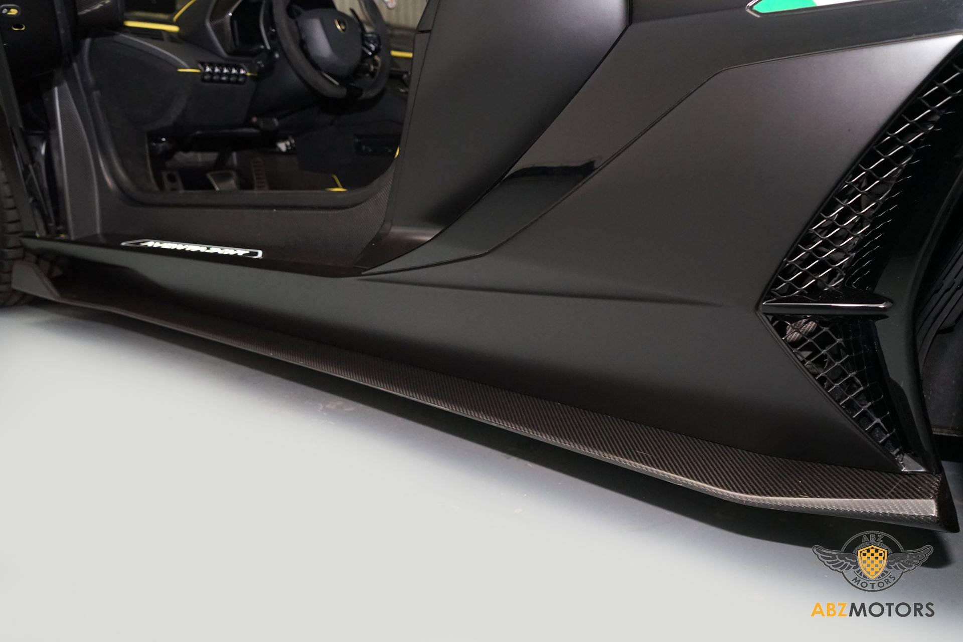 Used 2019 Lamborghini Aventador SVJ image 16