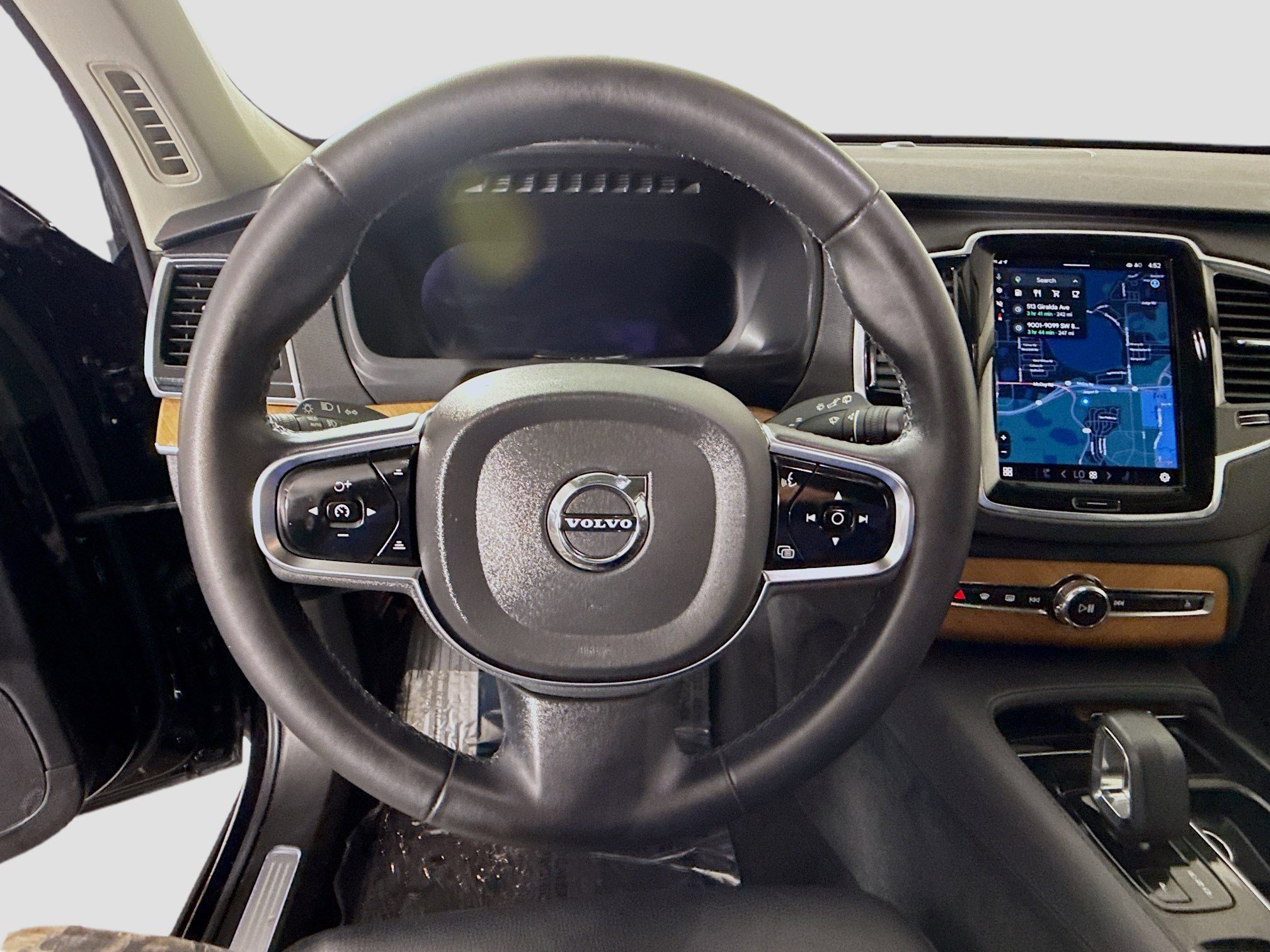 Used 2024 Volvo XC90 B5 Plus image 13