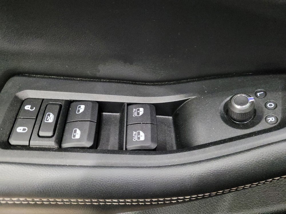 Used 2023 Jeep Grand Cherokee Laredo AWD/4WD image 27