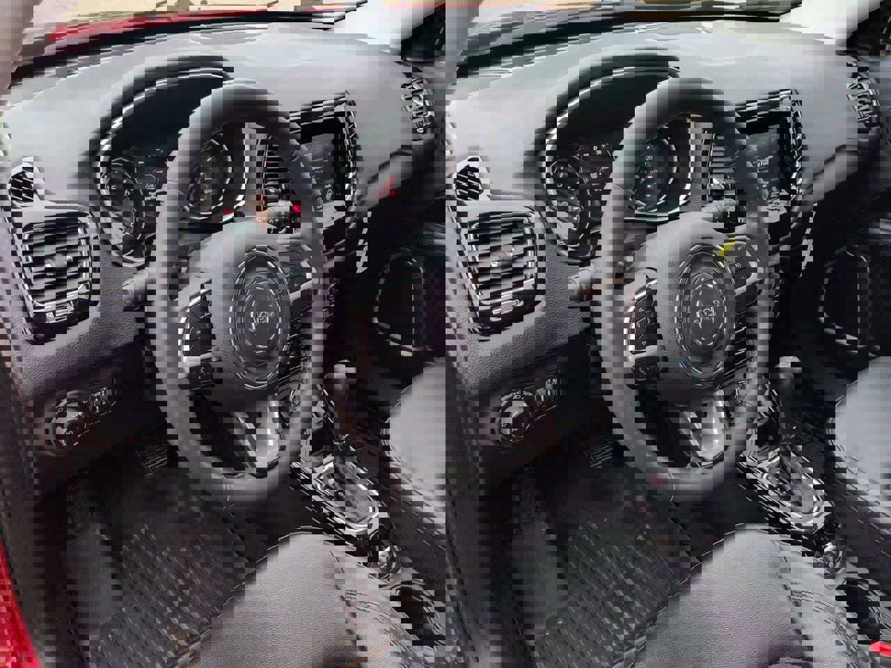 Used 2021 Jeep Compass Latitude image 2