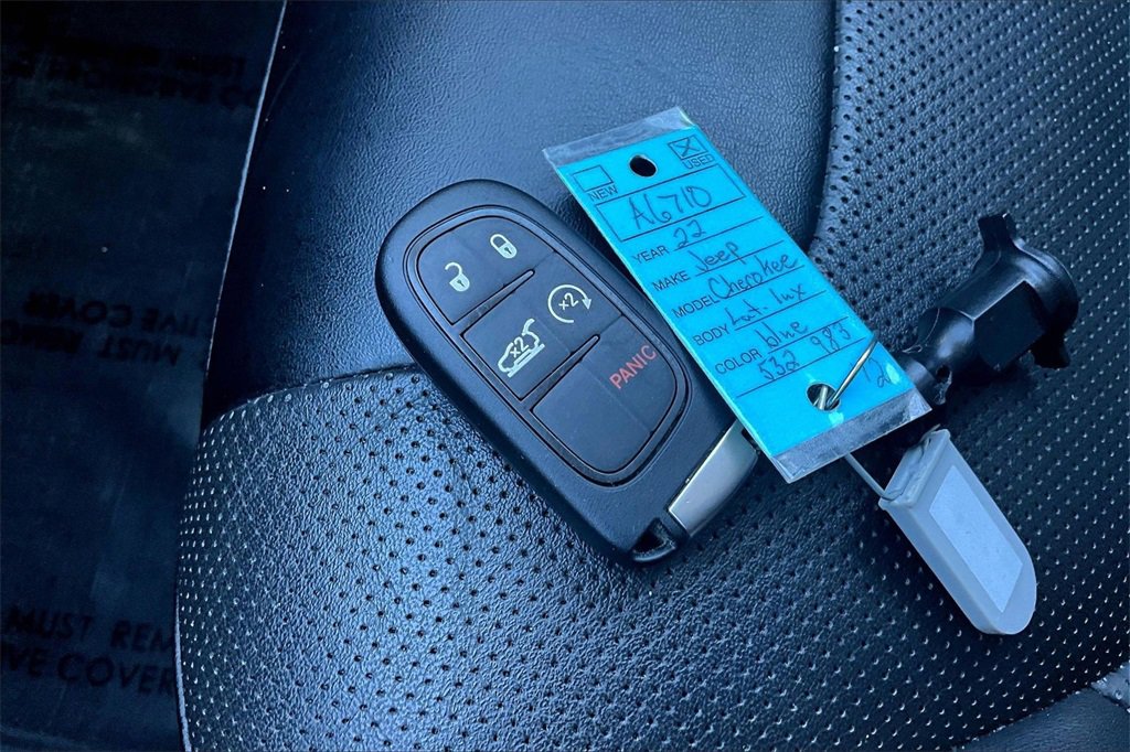 Used 2022 Jeep Cherokee Latitude Lux image 11