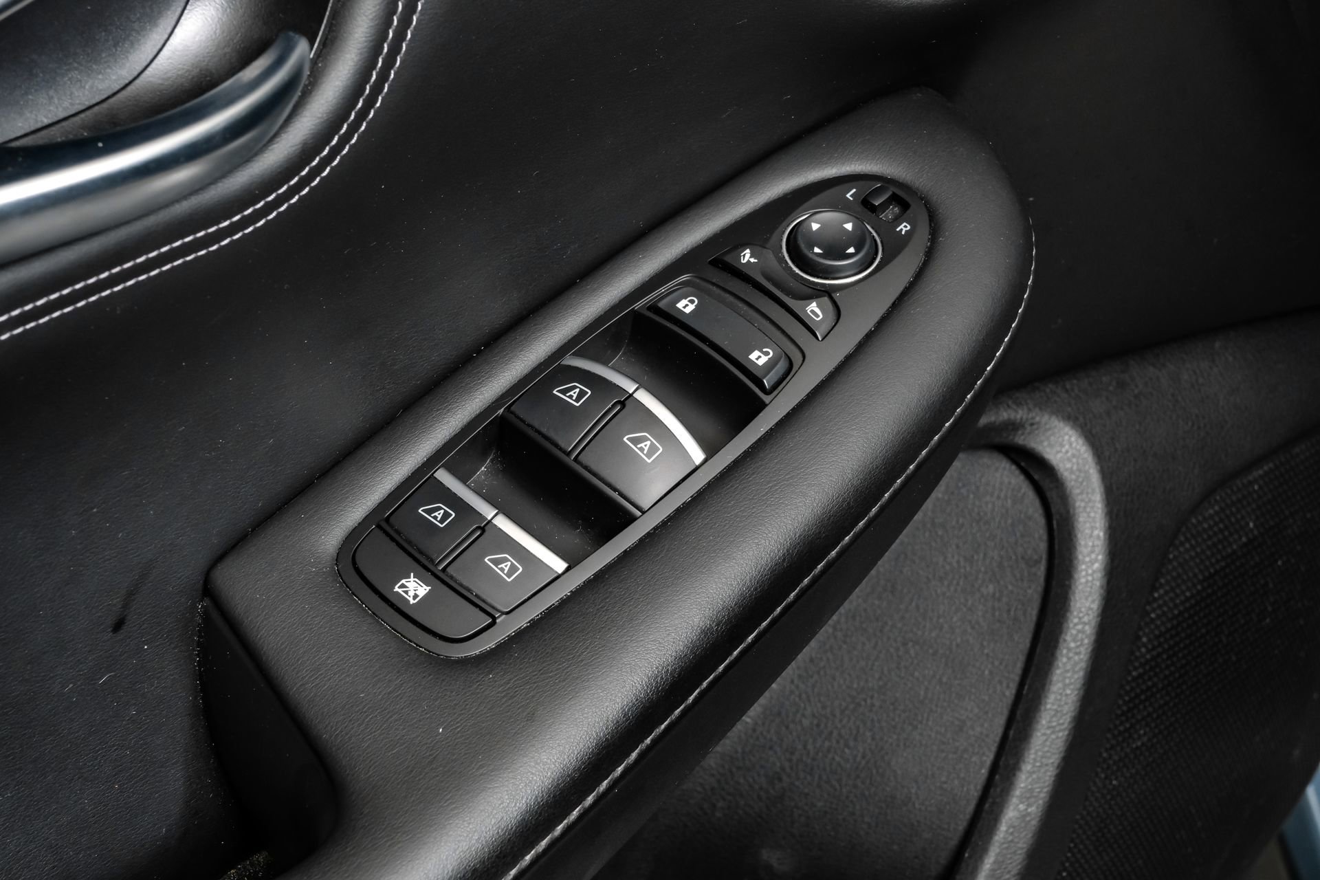 Used 2023 INFINITI QX50 Sensory image 45