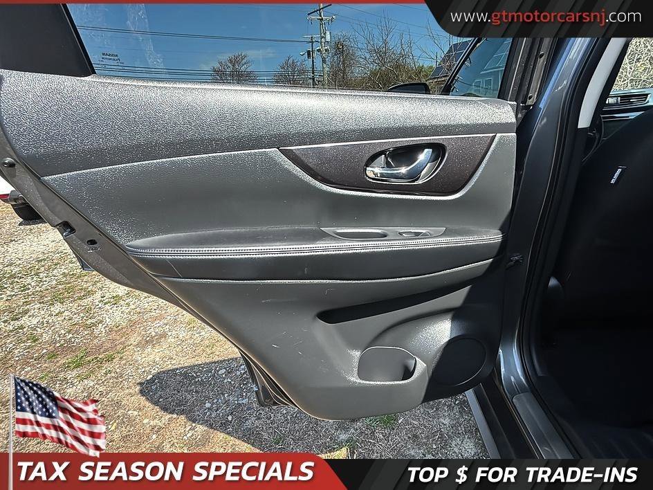 Used 2018 Nissan Rogue SV image 28