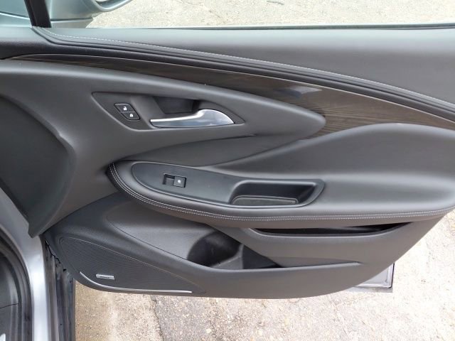 Used 2020 Buick Envision Premium w/ Driver Confidence Package image 32