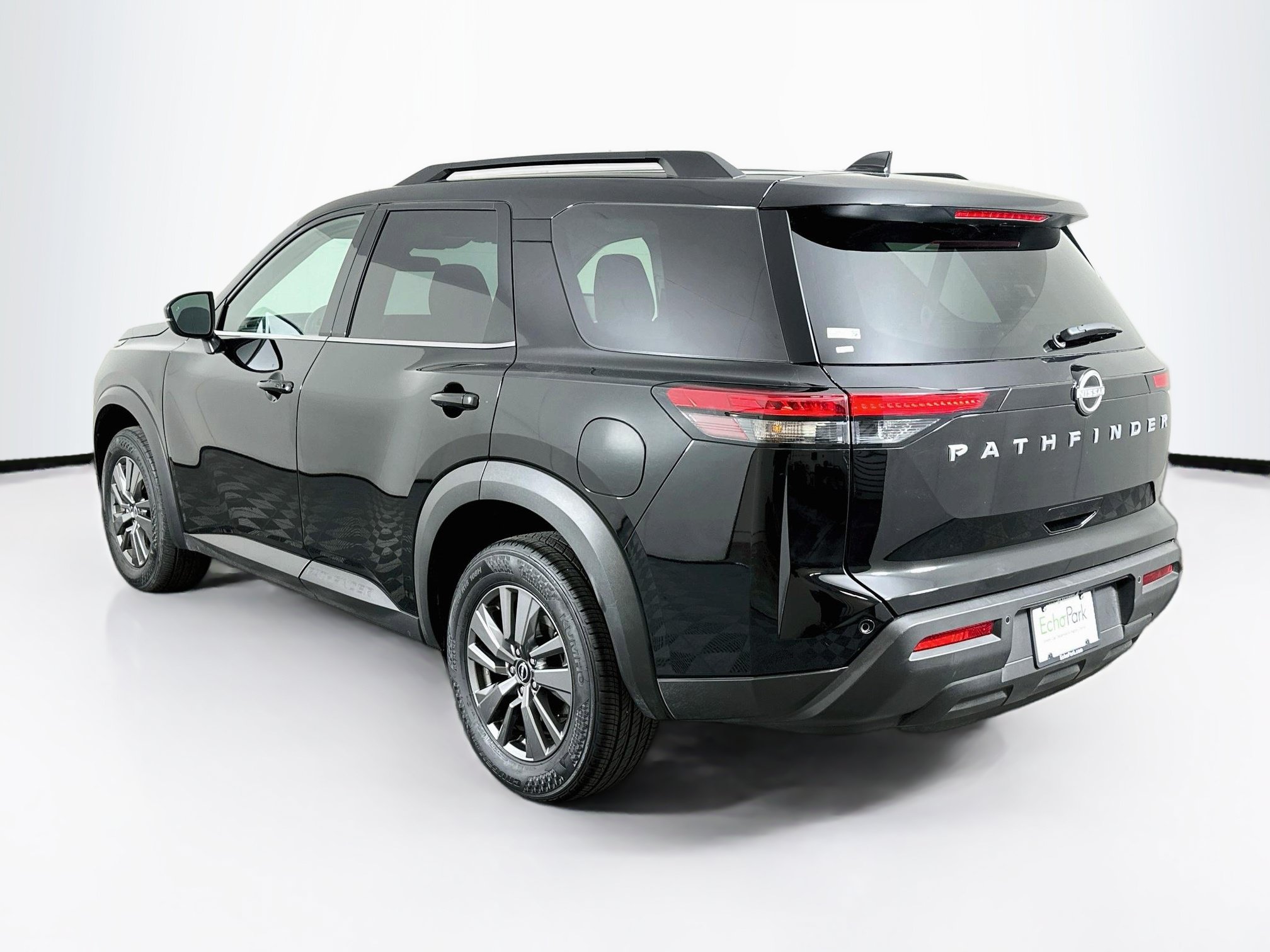 Used 2025 Nissan Pathfinder SV FWD image 5