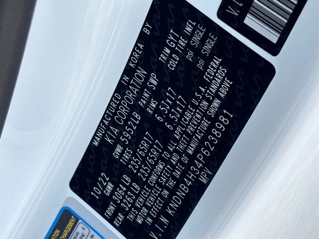 Certified 2023 Kia Carnival LX image 15