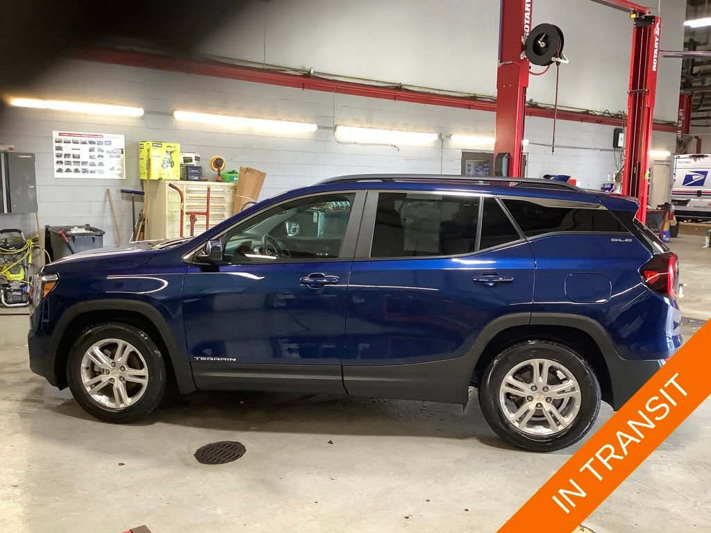 Used 2022 GMC Terrain SLE w/ Driver Convenience Package FWD image 2