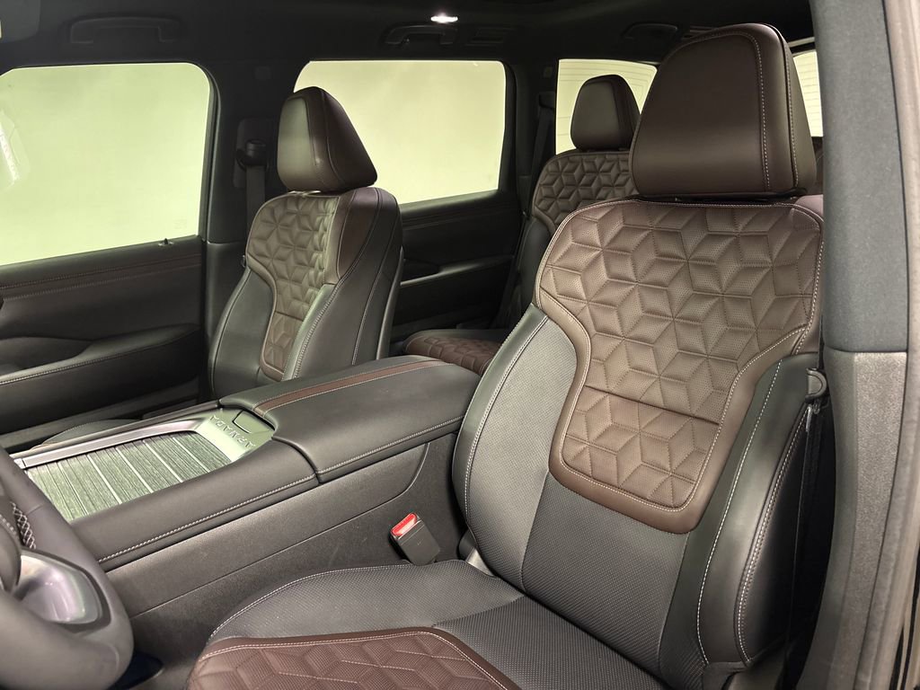 Used 2025 Nissan Armada Platinum Reserve AWD/4WD image 23