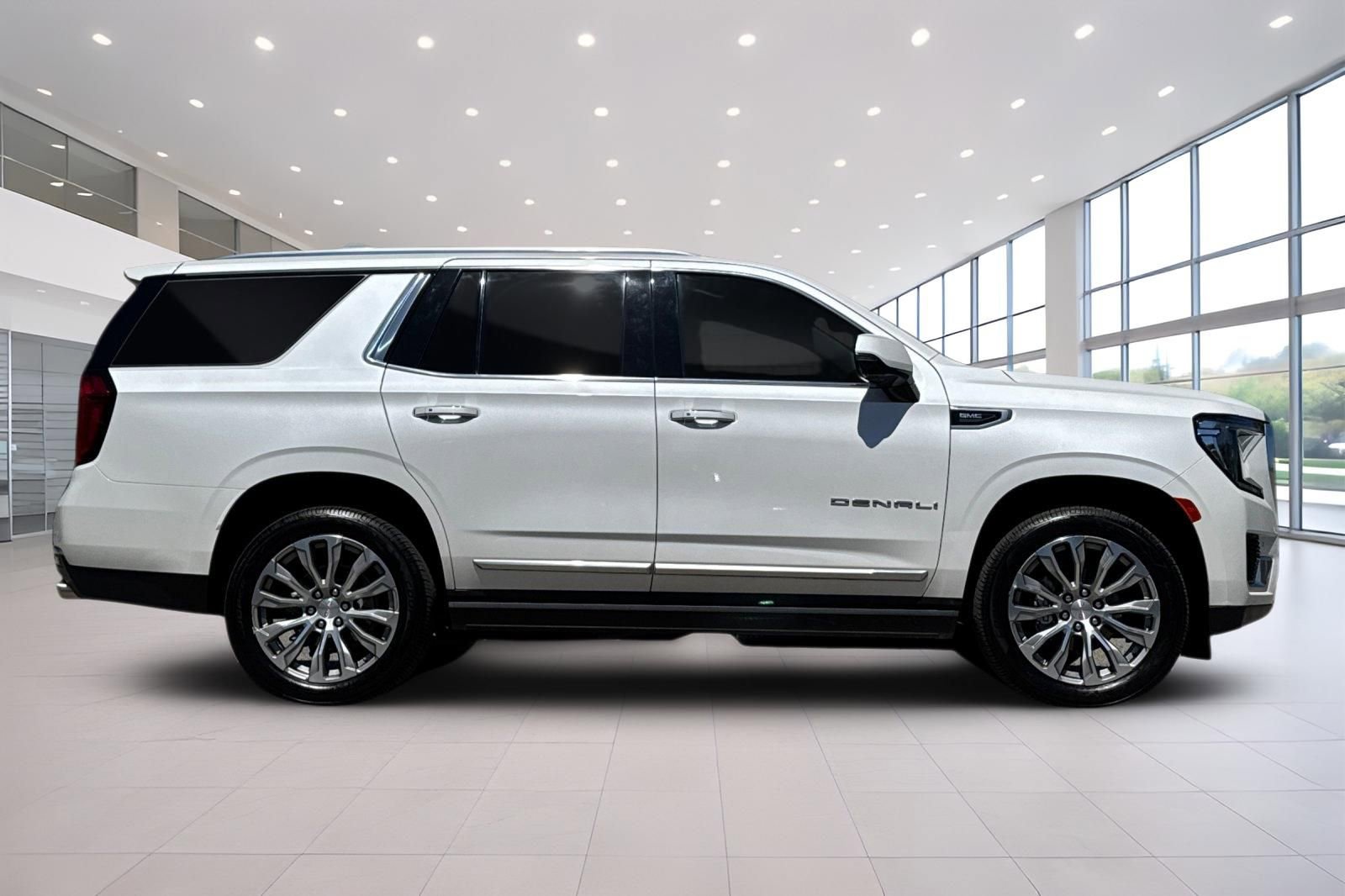 Used 2021 GMC Yukon Denali w/ Denali Ultimate Package image 3