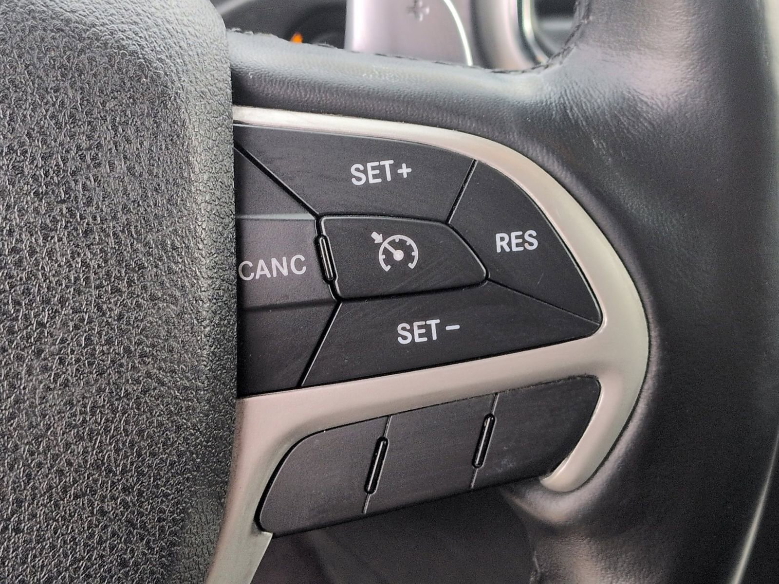 Used 2015 Jeep Grand Cherokee Altitude image 32