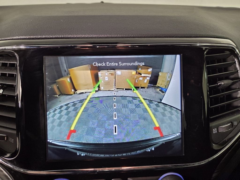 Certified 2019 Jeep Grand Cherokee Laredo w/ Laredo X Package image 20