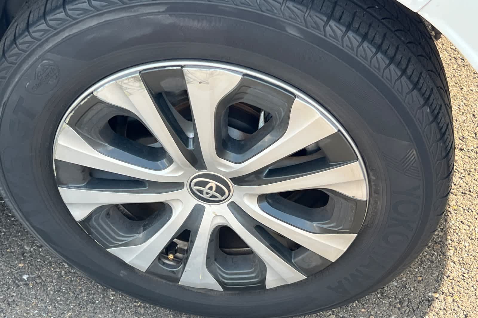 Used 2020 Toyota Corolla LE FWD image 22