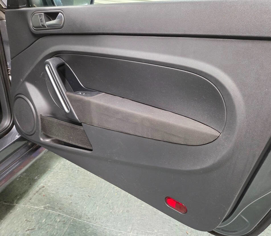 Used 2013 Volkswagen Beetle 2.5 image 23