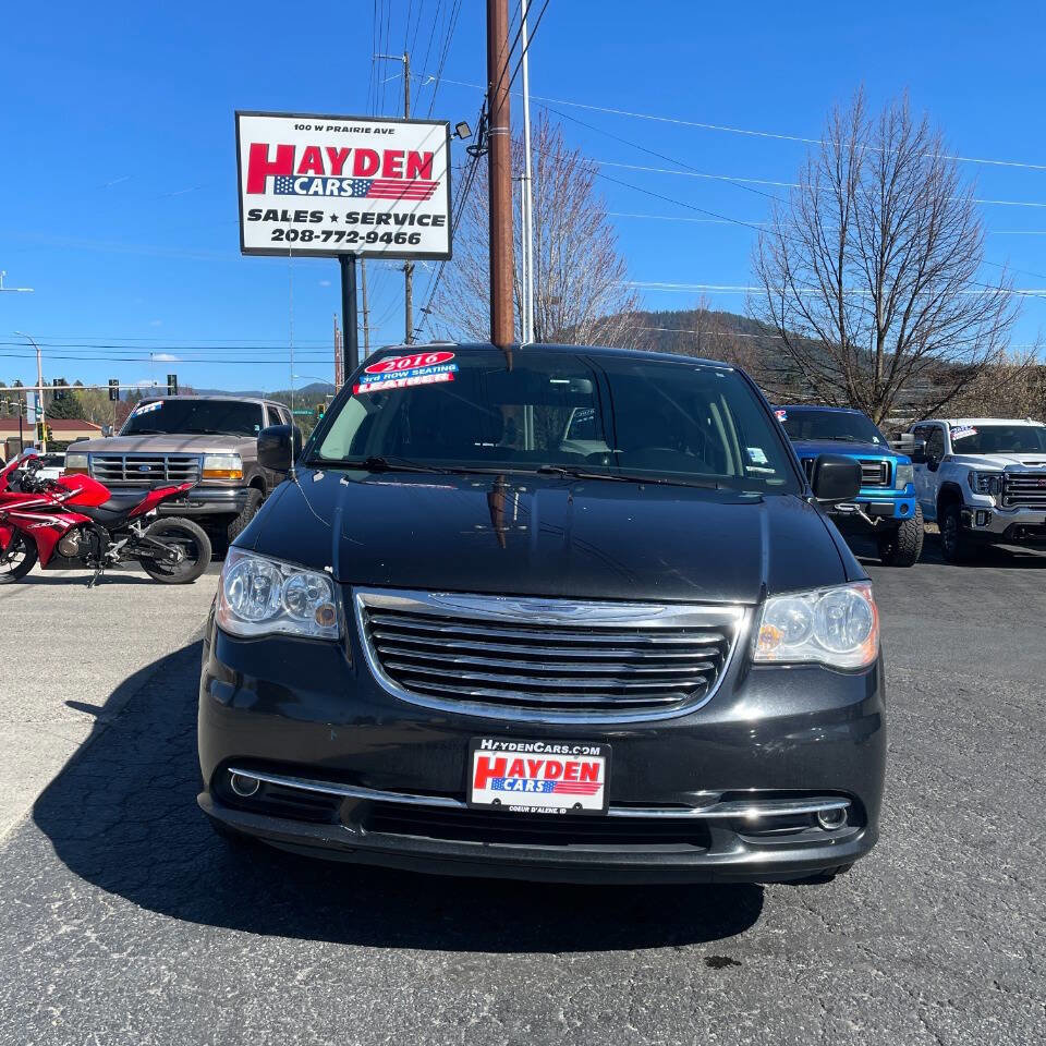 Used 2016 Chrysler Town & Country Touring image 8