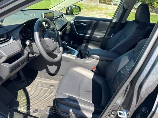 Used 2019 Toyota RAV4 XLE Premium w/ Cold Weather Package AWD/4WD image 9