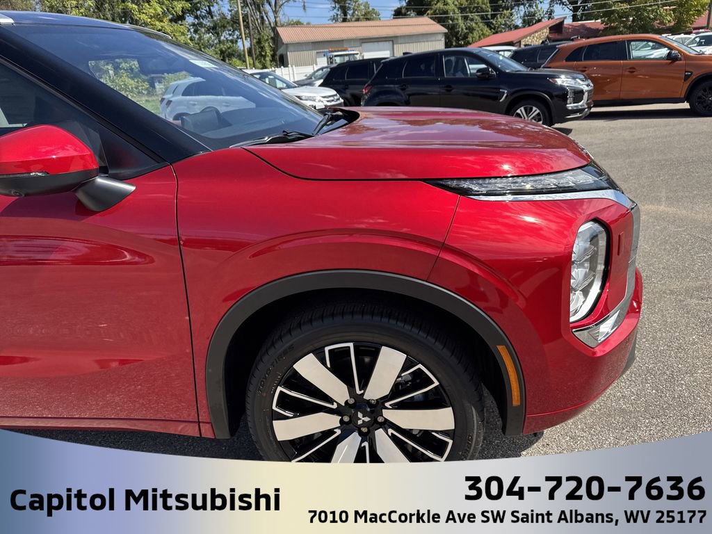 New 2025 Mitsubishi Outlander SEL image 3