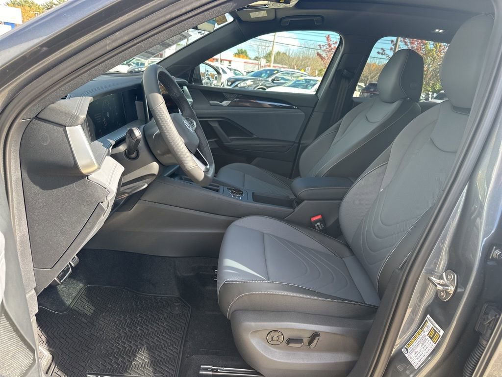 New 2026 Volkswagen Tiguan SE R-Line image 9