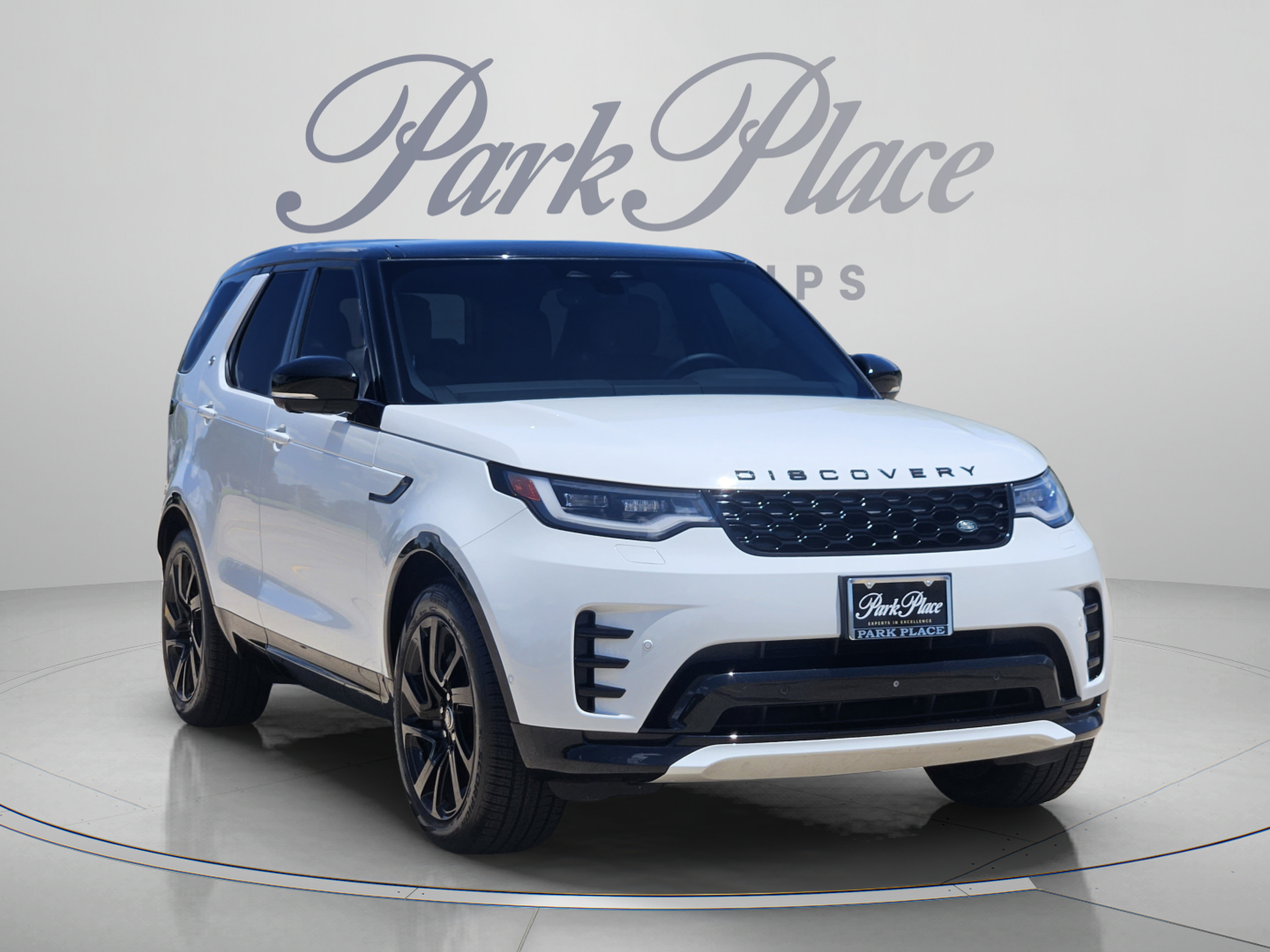 Used 2024 Land Rover Discovery Dynamic SE AWD/4WD image 7