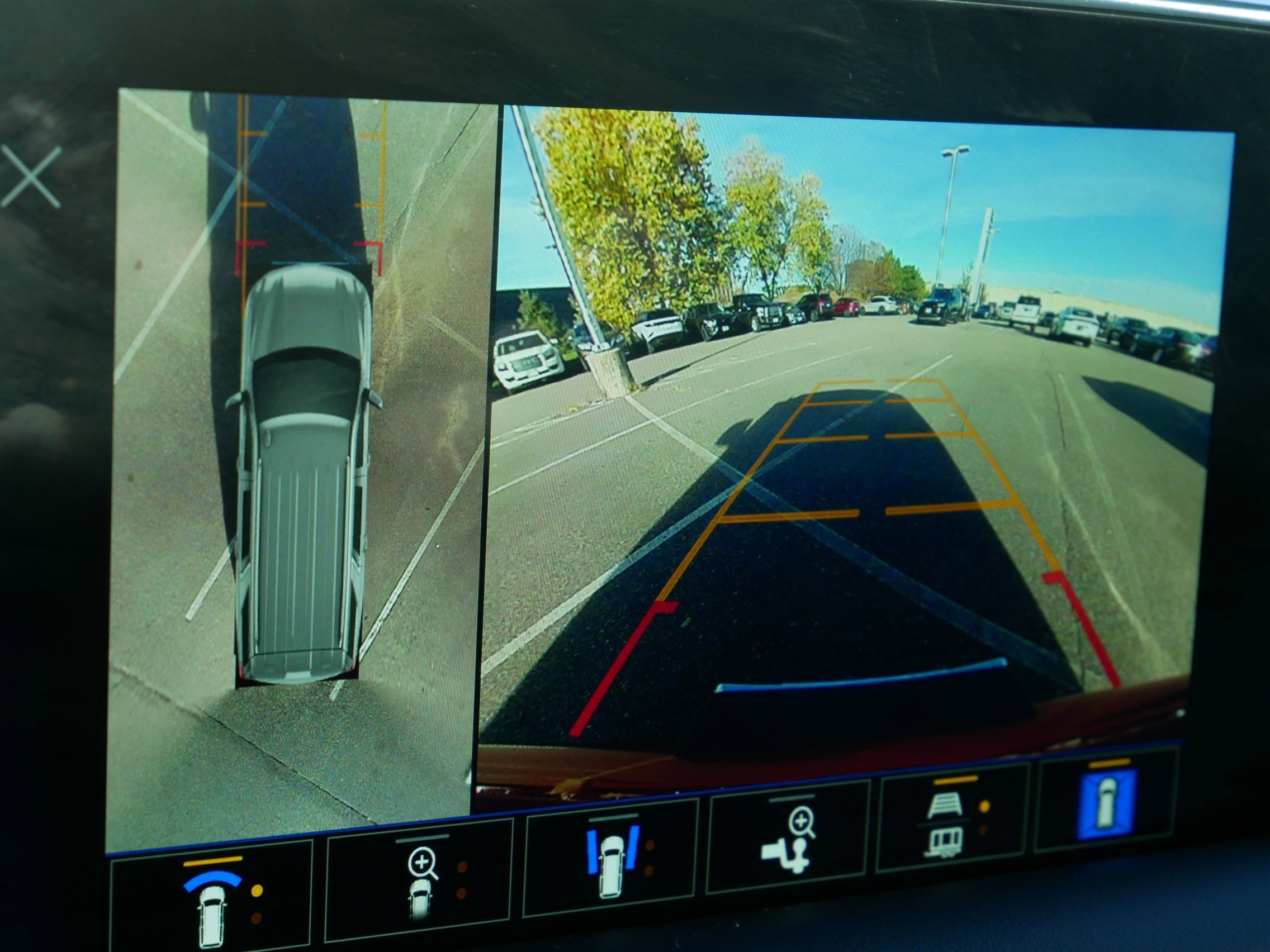 Used 2023 Chevrolet Suburban RST w/ Sport Performance Package image 35