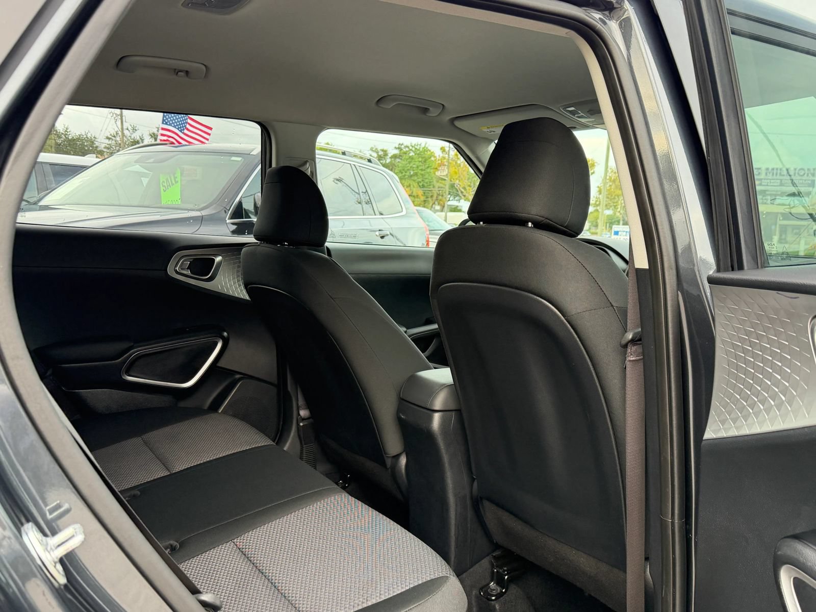 Used 2025 Kia Soul LX w/ LX Technology Package FWD image 17