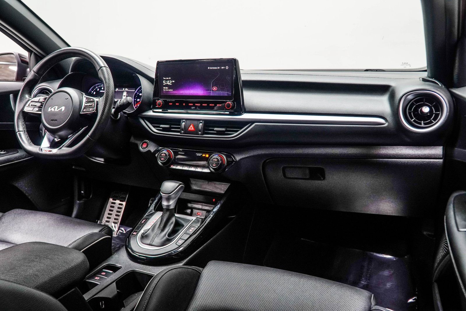 Used 2024 Kia Forte GT-Line w/ GT-Line Premium Package image 16