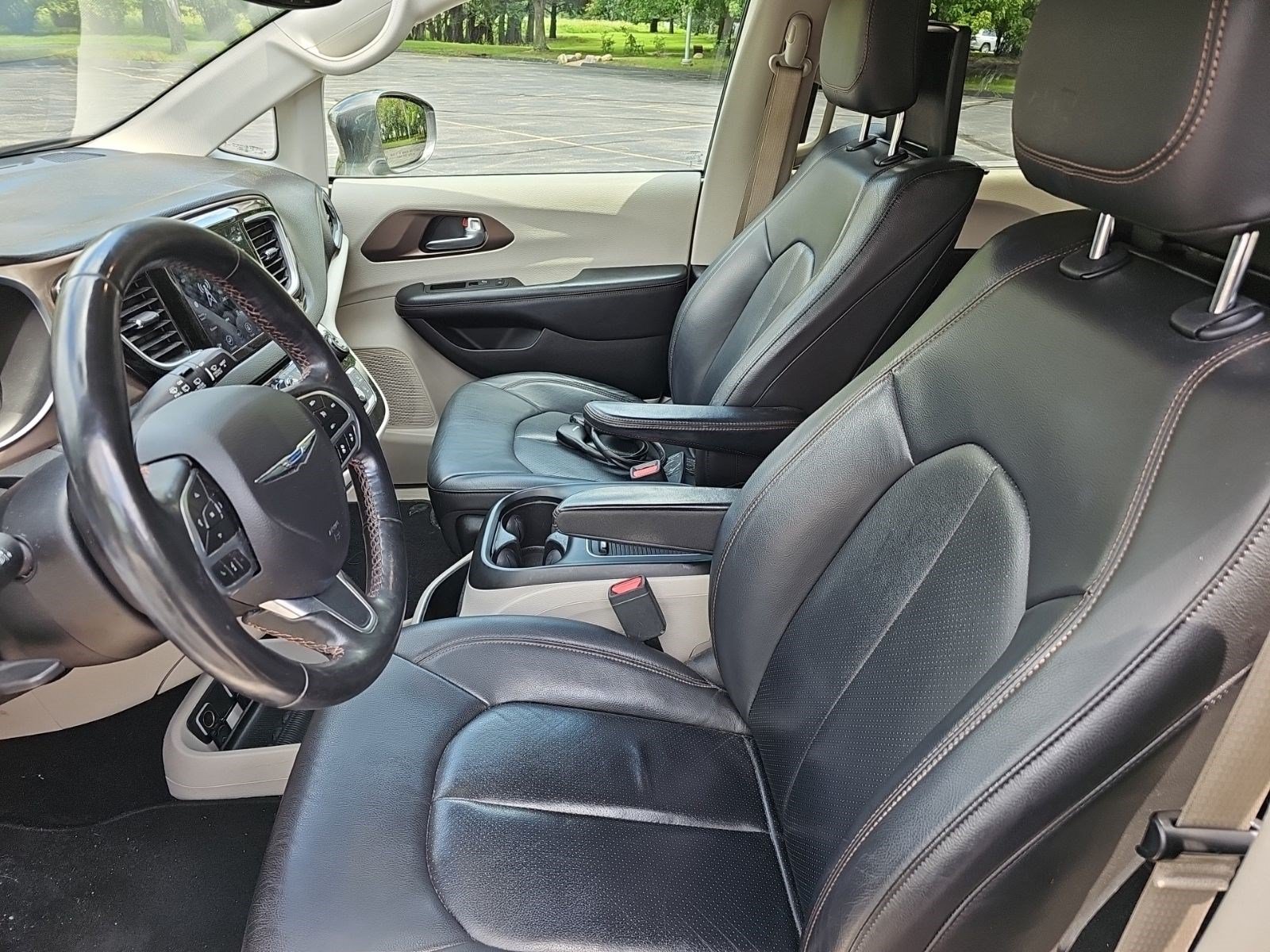 Used 2019 Chrysler Pacifica Touring-L Plus w/ Advanced Safetytec Group FWD image 20