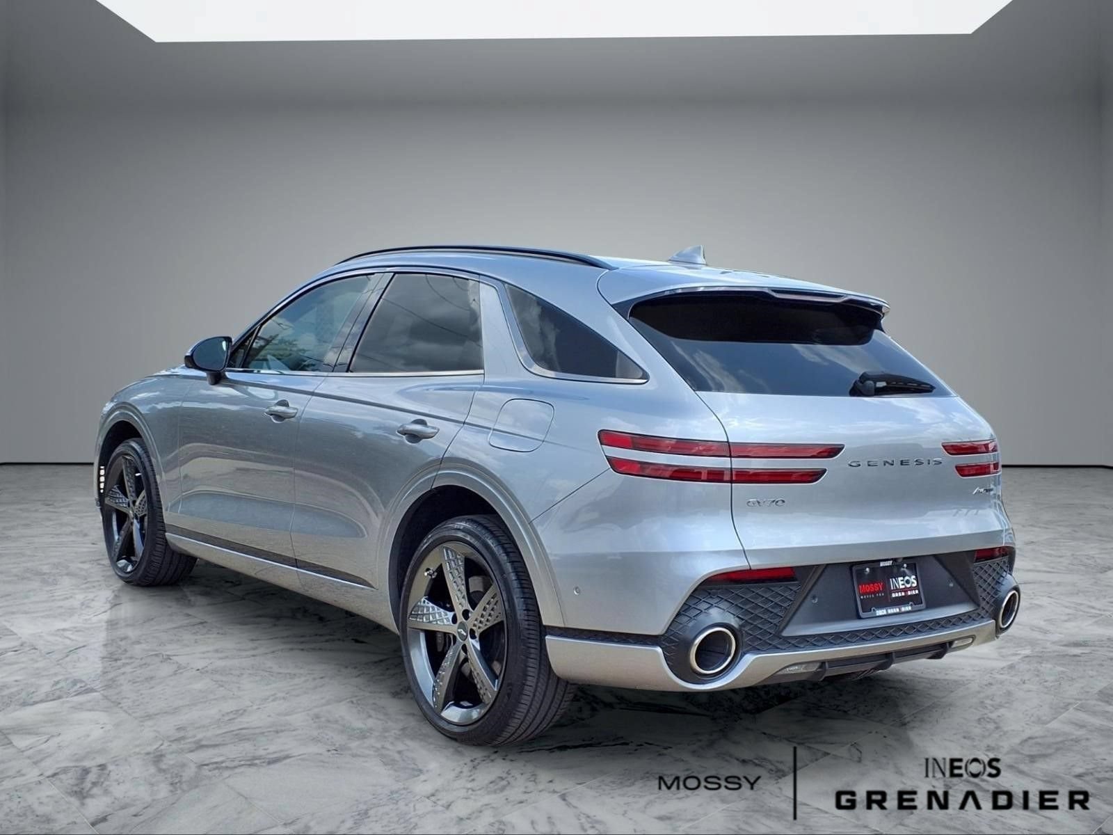 Used 2024 Genesis GV70 3.5T Sport w/ Sport Prestige Package AWD/4WD image 2
