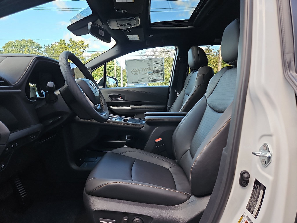 New 2026 Toyota Sienna XLE Woodland Edition AWD/4WD image 11