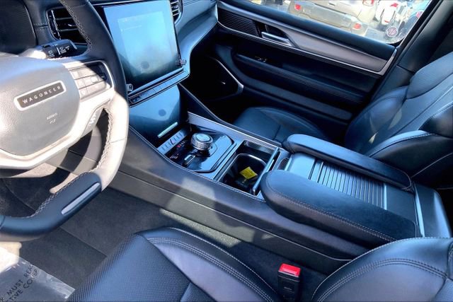 Used 2025 Jeep Wagoneer L Series II image 22